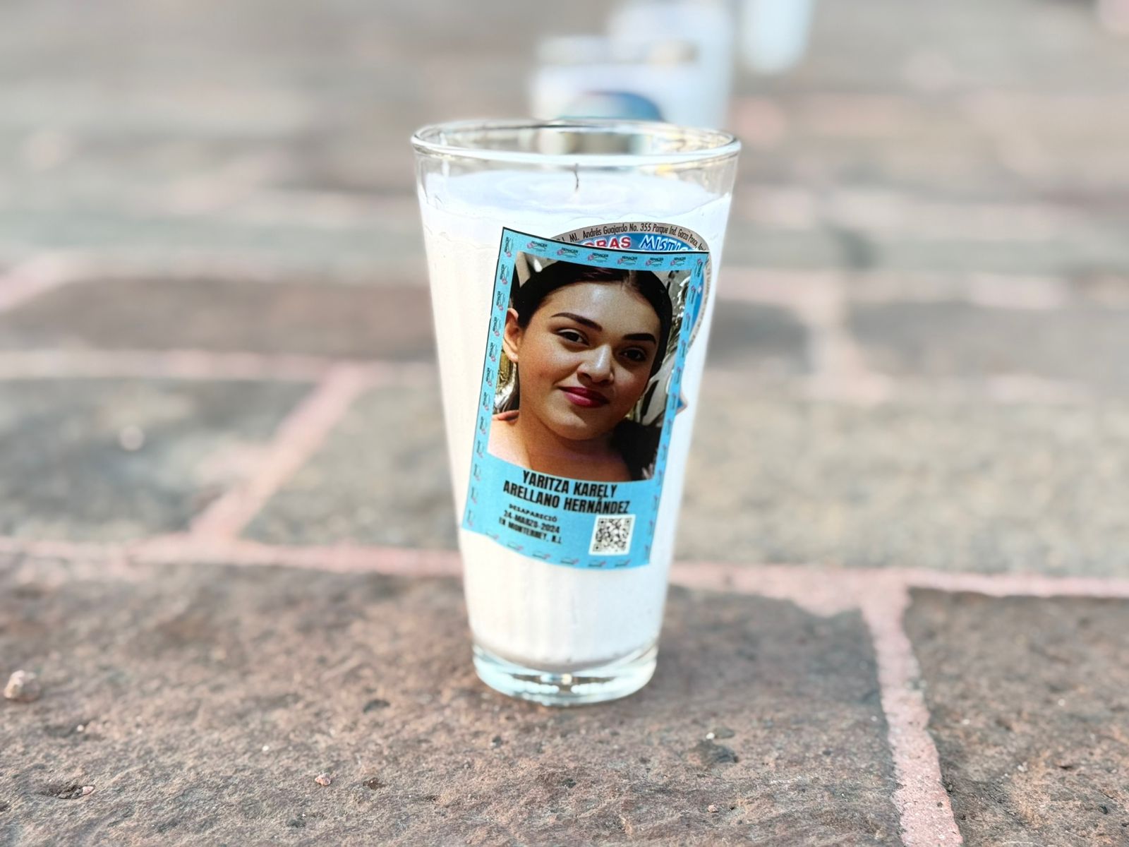 Vela con retrato de una persona desaparecida